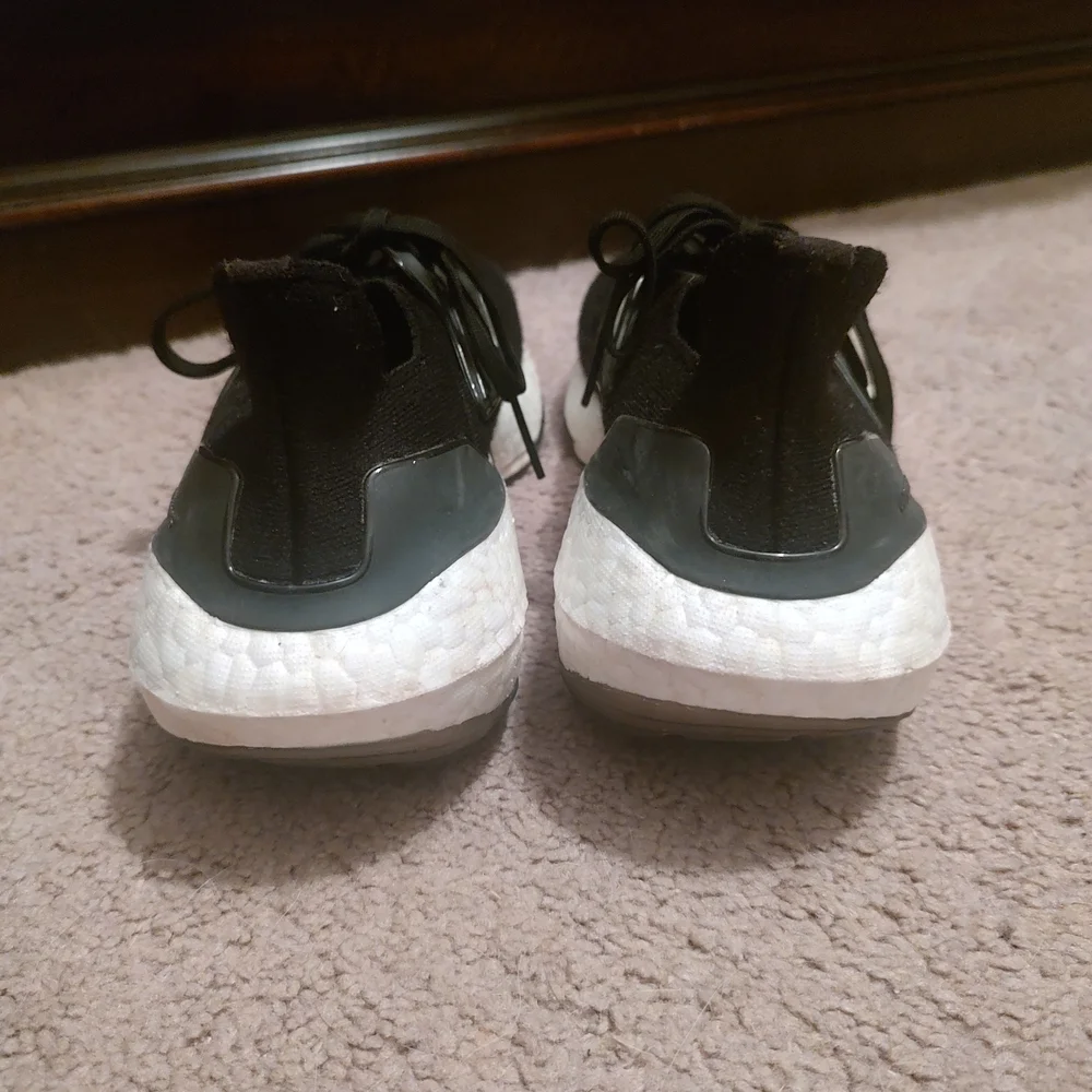 Adidas Ultraboost Black Sneakers - Picture 4 of 7